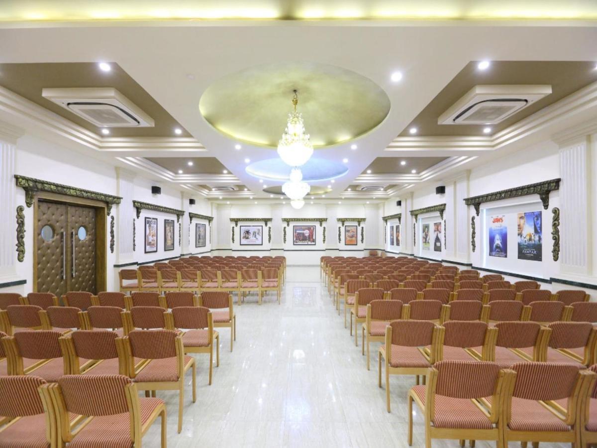 Cinemascope An Apart Hotel Chennai Exterior photo