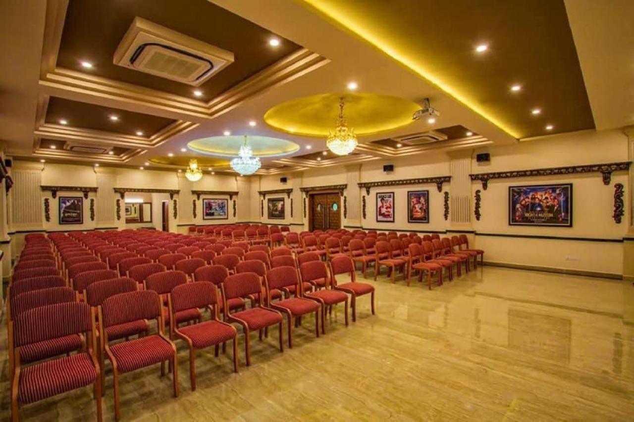 Cinemascope An Apart Hotel Chennai Exterior photo